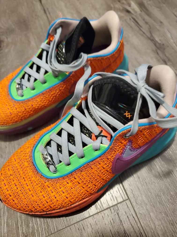 Nike LeBron XX Basketball Shoes, Size 9.5 image indicator(3)