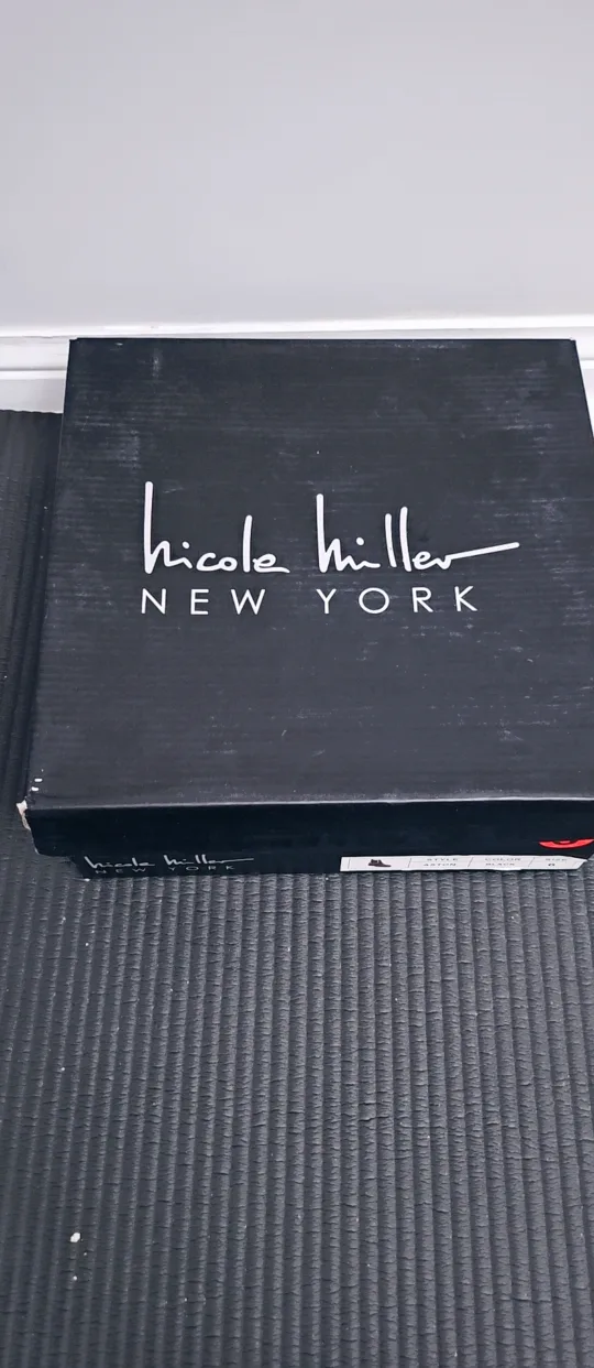 💫🖤Nicole Miller Black Ankle Boots - Size 6 image indicator(5)