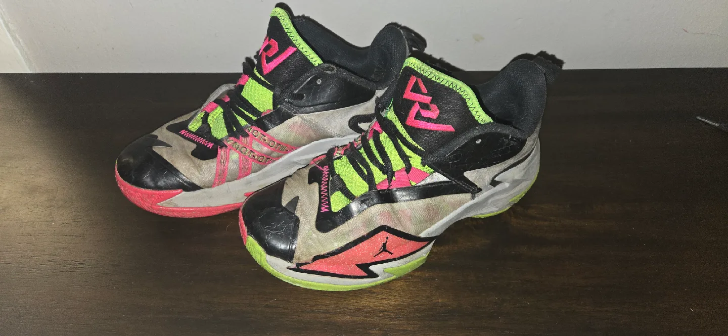 Jordan Why Not Zer0.2 Basketball Shoes size 5.5 kids image indicator(2)