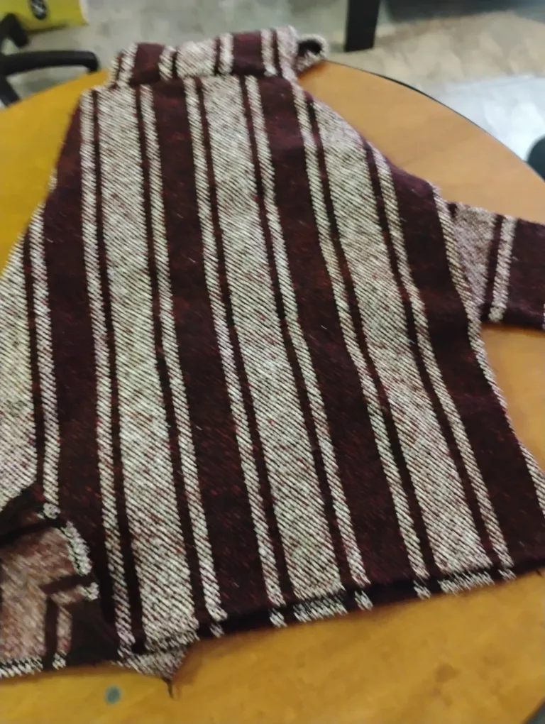 Men's pullover sweater artisanal image indicator(6)