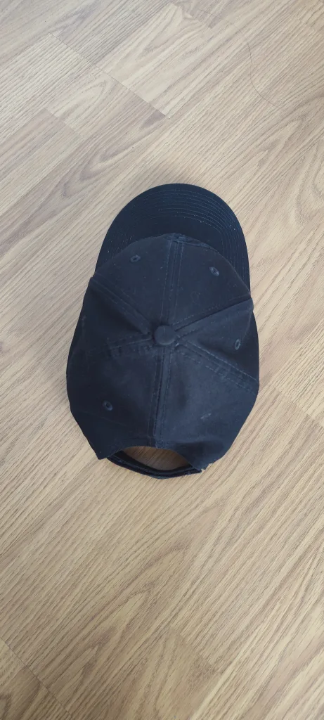 New Era 9FORTY Black Cap image indicator(2)