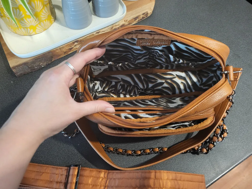 Lug Carrousel Crossbody Bag with Chain Strap image indicator(3)