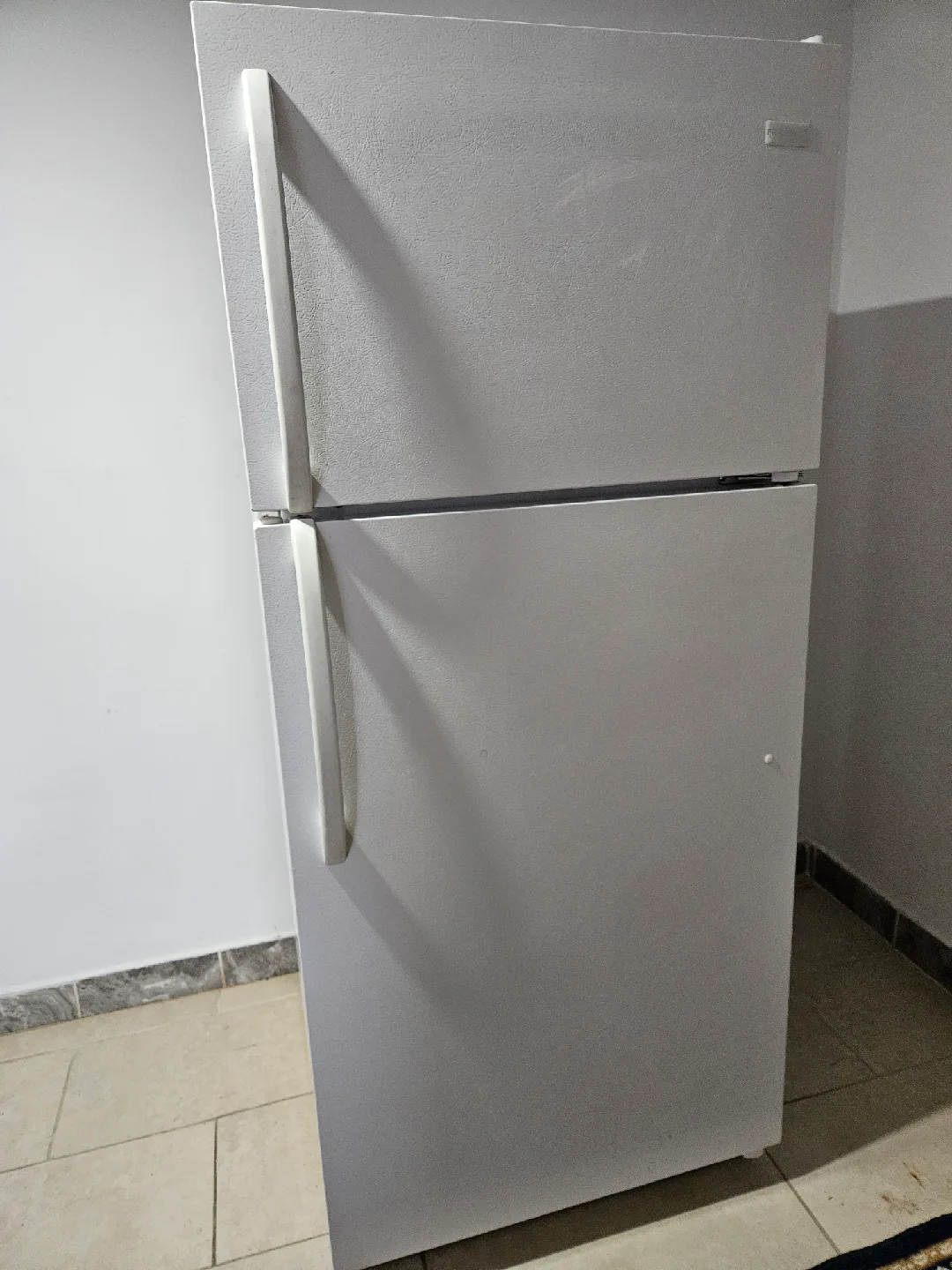 Frigidaire Refrigerator (16.5 Cubic Feet) thumbnail