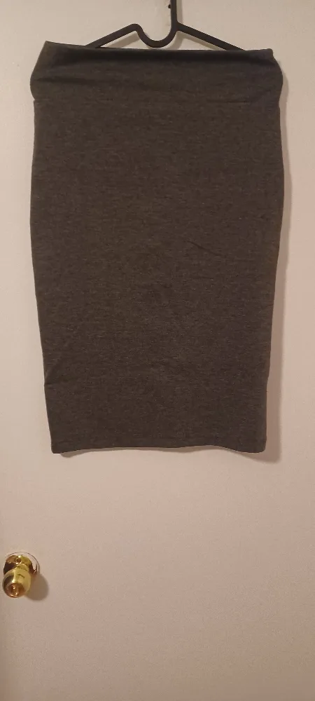 Liz & Sara Grey Skirt - Size M thumbnail