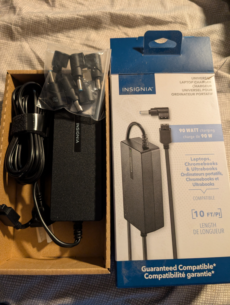 Insignia 90W Universal Laptop Charger