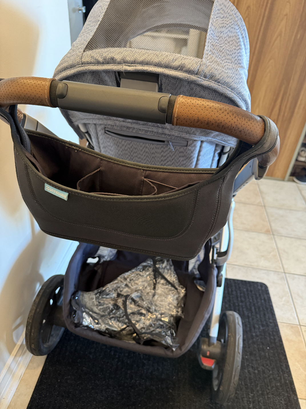UPPAbaby Vista Stroller with bassinet, snack tray, rain cover - photo 4
