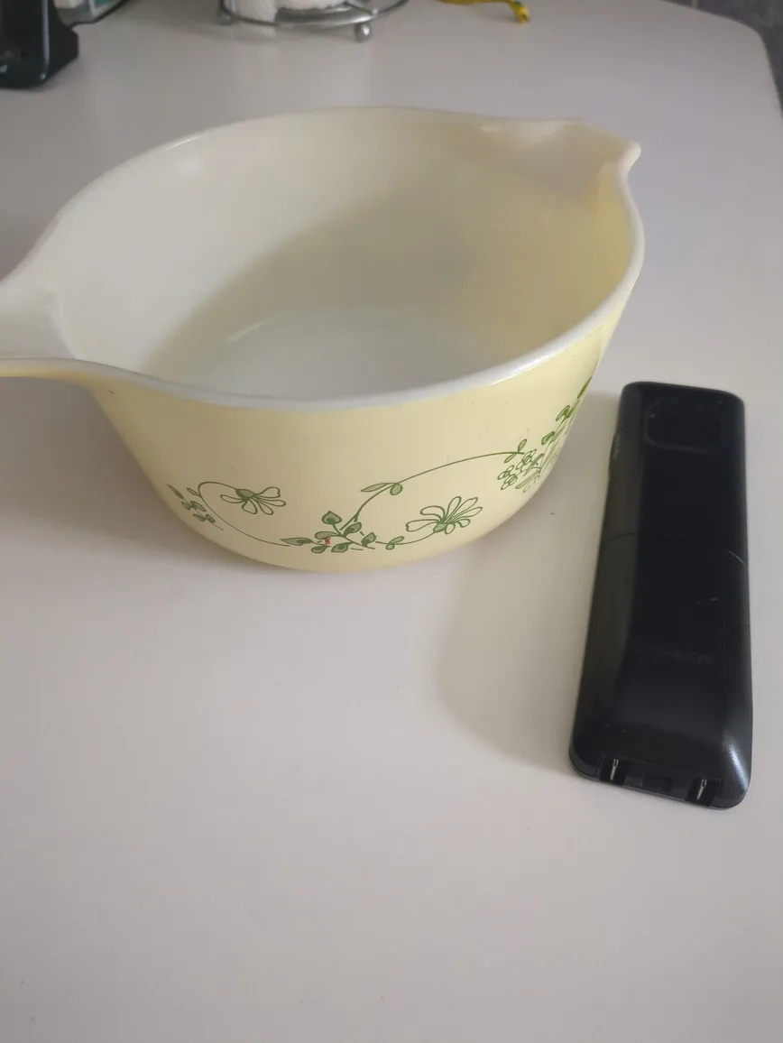 Pyrex 8 inch Mixing Bowl image indicator(2)