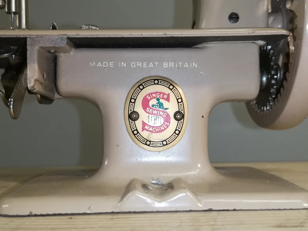 ⭐Singer Sewhandy Model 20 ~ Vintage Antique Sewing Machine image indicator(2)
