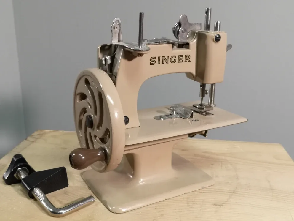 ⭐Singer Sewhandy Model 20 ~ Vintage Antique Sewing Machine image indicator(5)