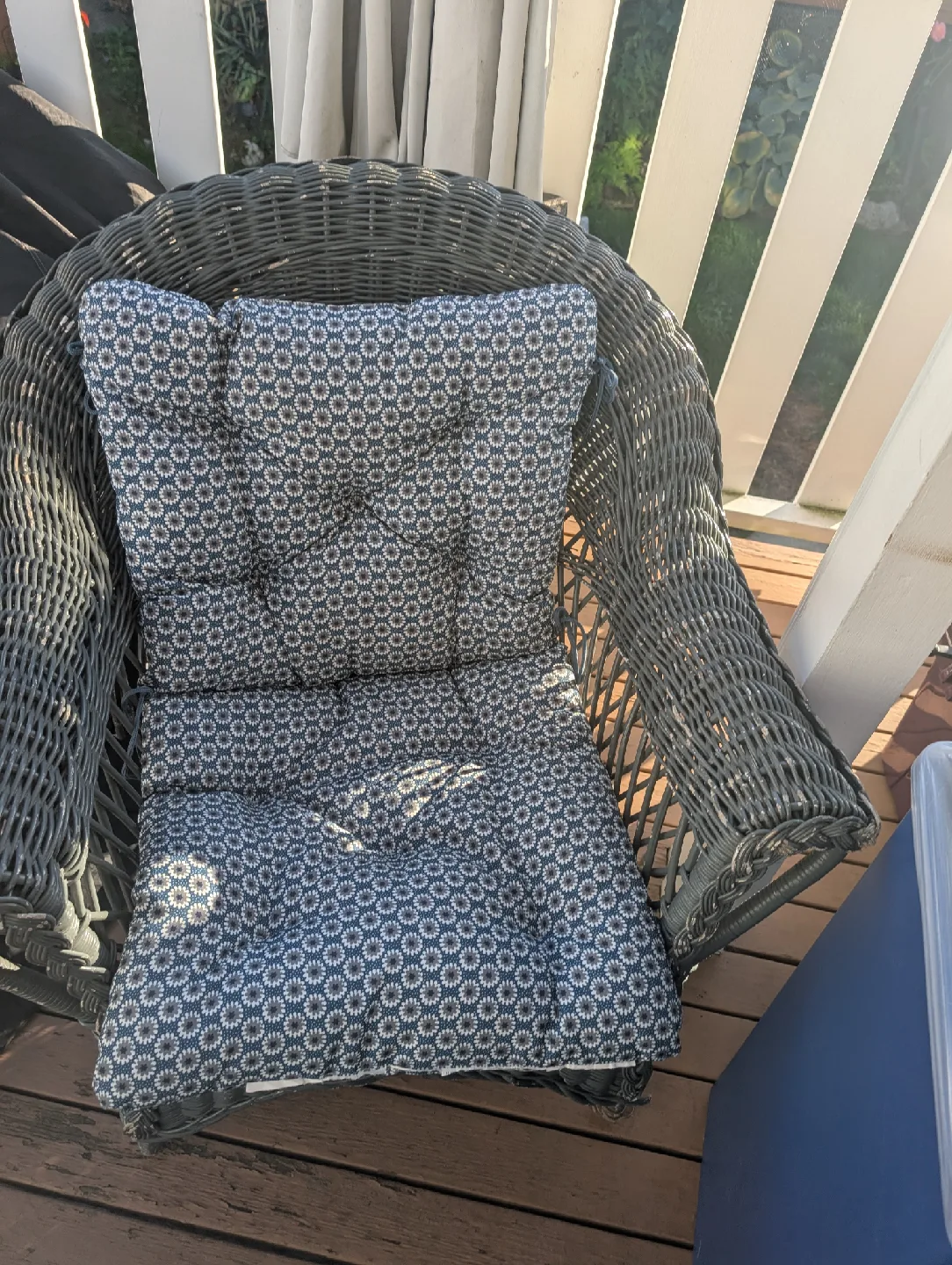 Wicker Patio Chair with Cushion image indicator(3)