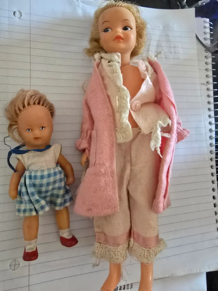 Vintage Dolls image indicator(2)