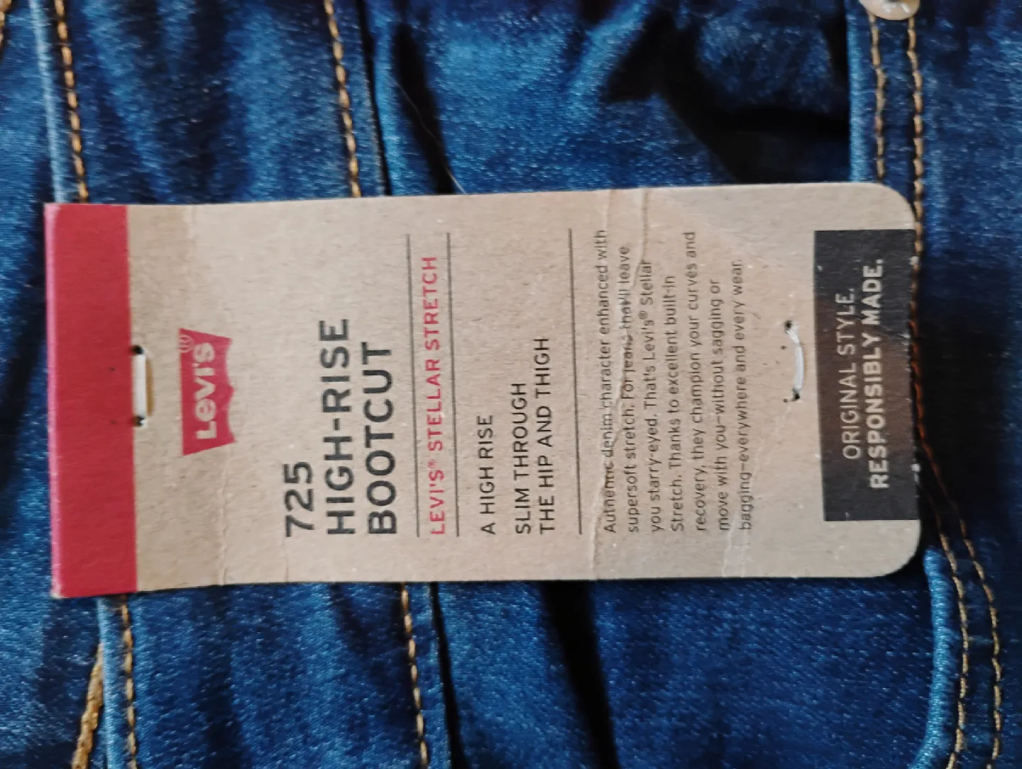 Levi's 725 High-Rise Bootcut Jeans - Size 32 image indicator(4)