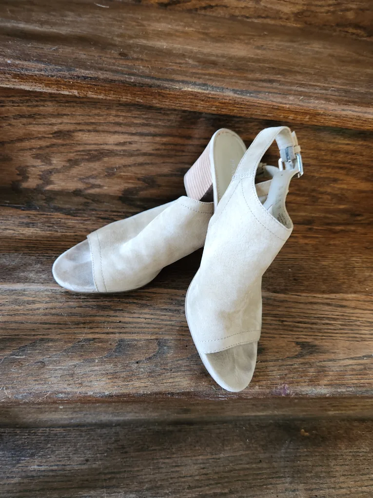 Franco Sarto Beige Suede Heels - Size 10 image indicator(3)