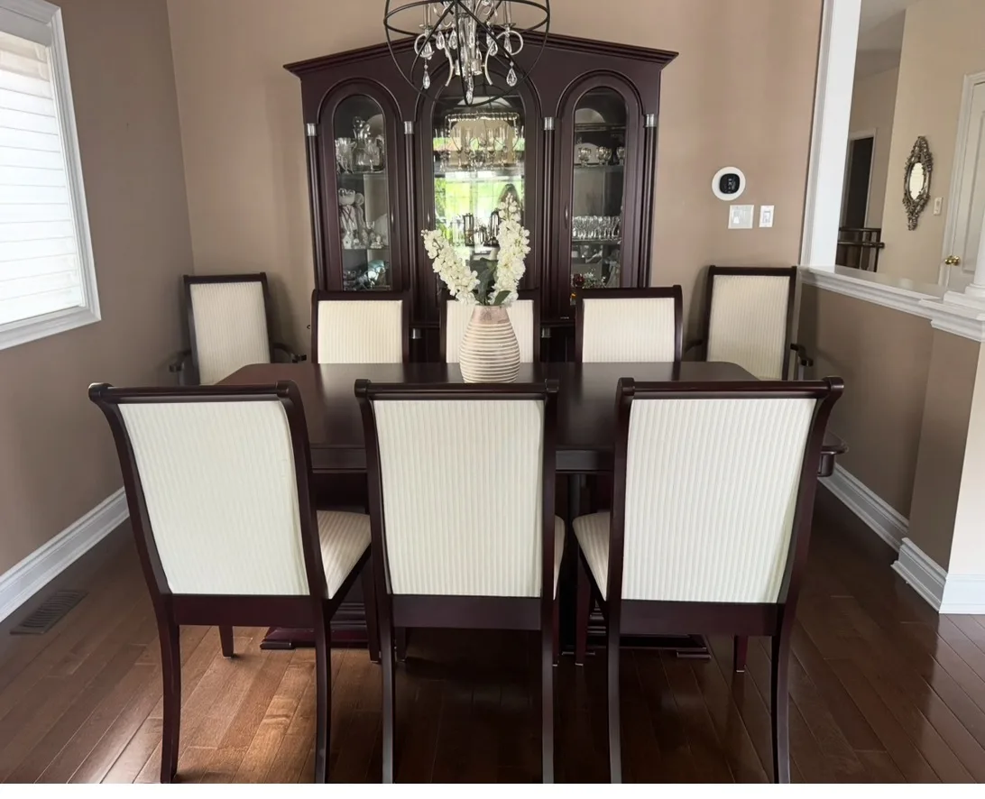 Dining Room Set - Hutch, Table, and 8 Chairs image indicator(7)