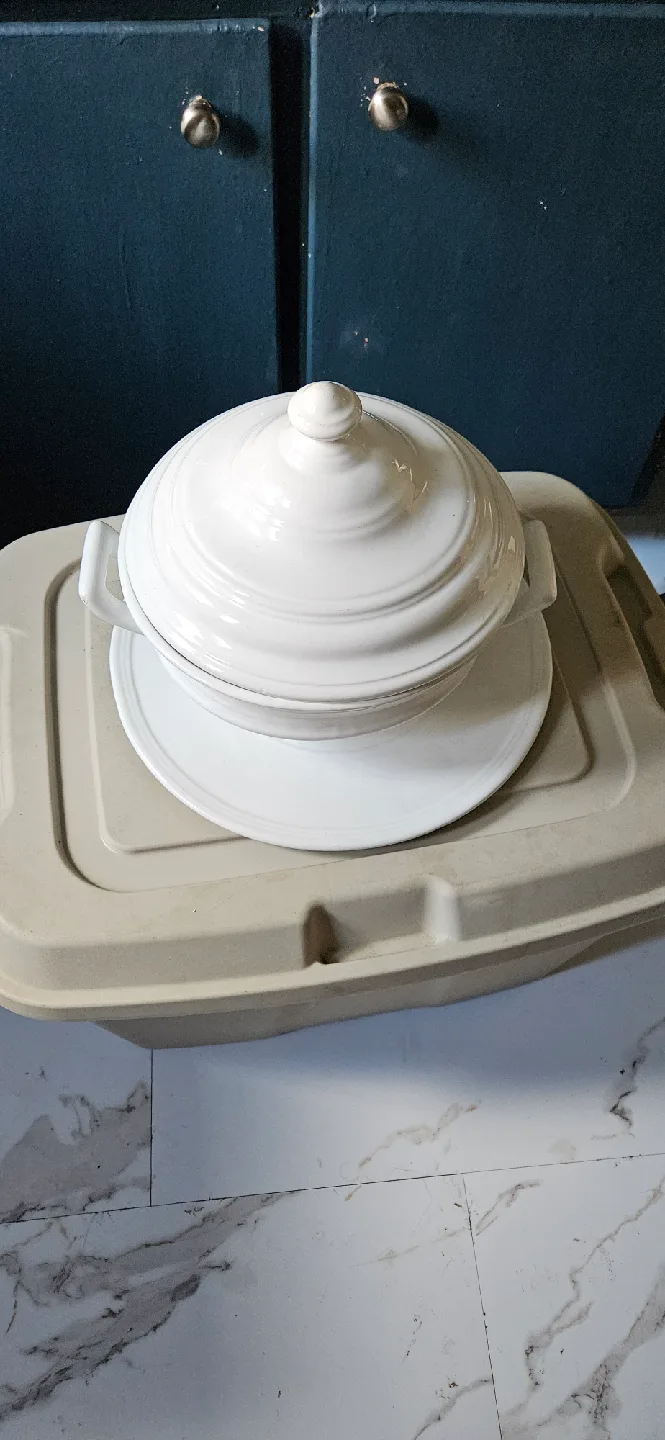 White Ceramic Tureen with Lid and Platter thumbnail