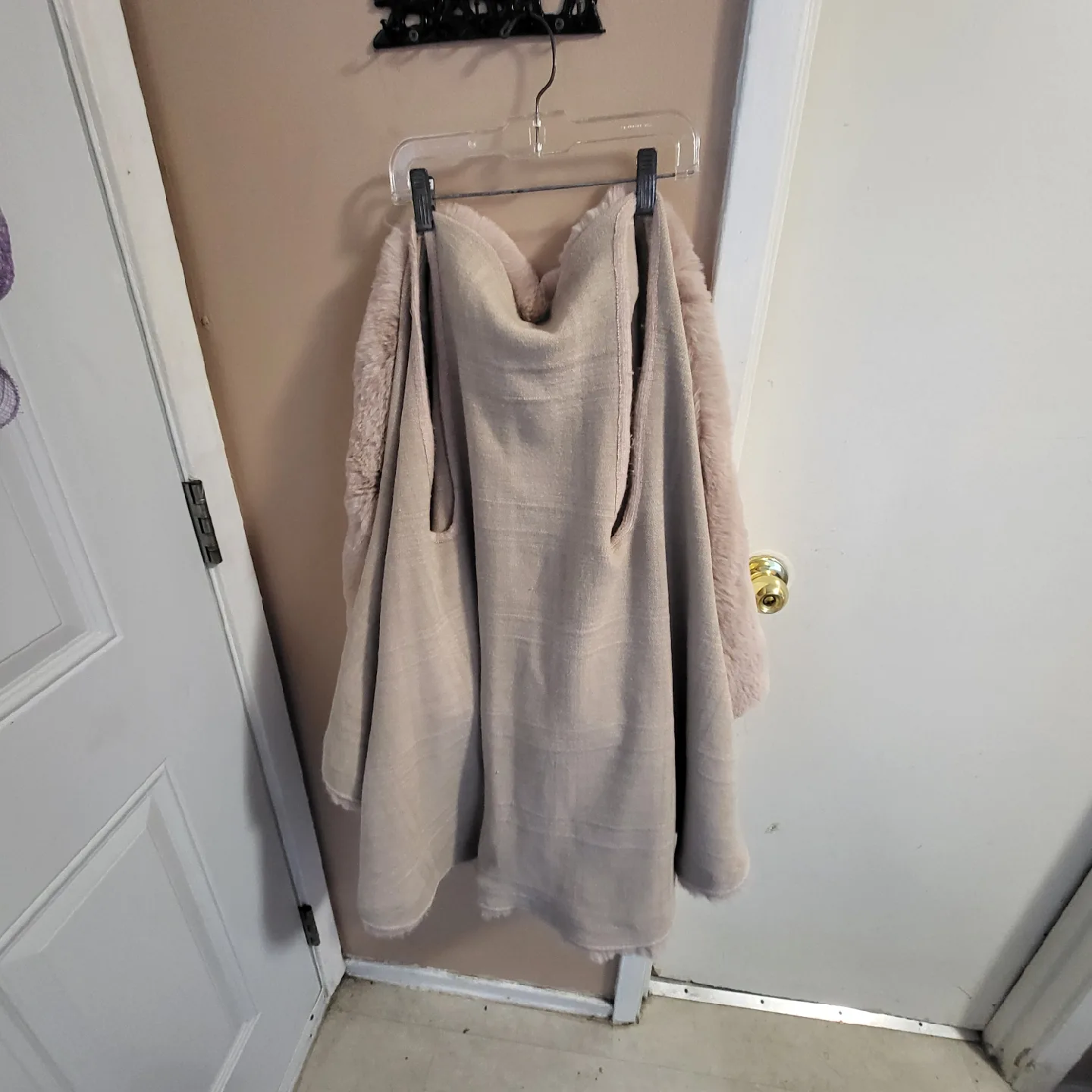 🥕Gorgeous Faux Fur Trimmed Poncho with Arm Slits- Med/large image indicator(3)