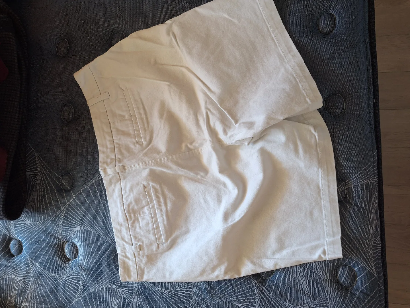 Lord & Taylor White Shorts - Size 14 image indicator(2)