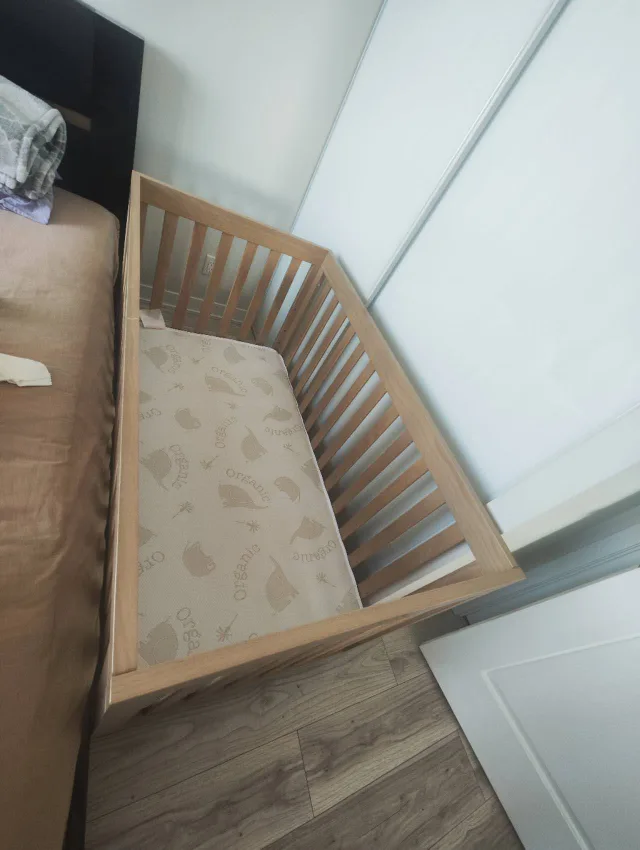 Walmart Wooden Baby Crib with hard Mattress image indicator(3)