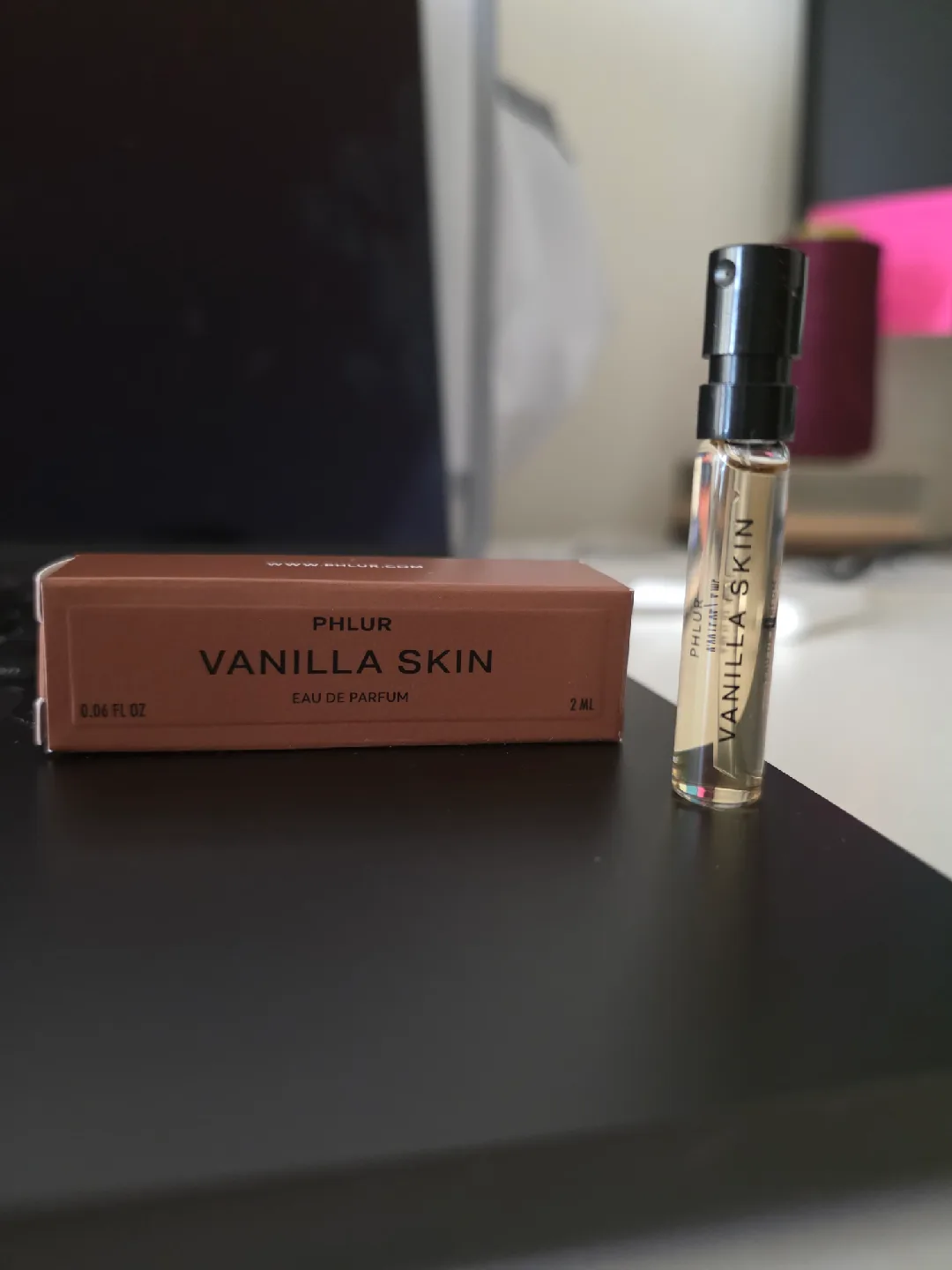 Phlur Vanilla Skin & Glossier You Eau de Parfum Samples image indicator(2)