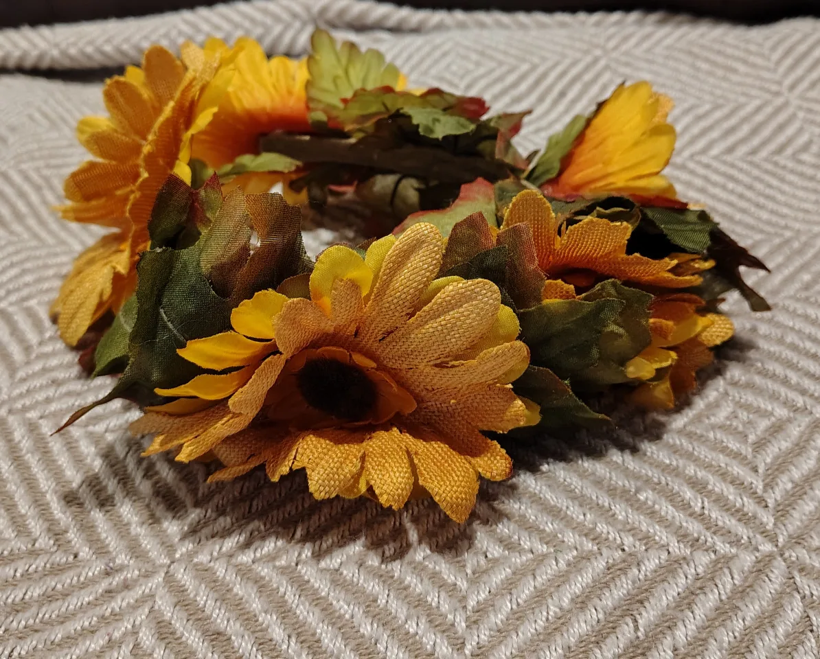 Handmade flower crowns! image indicator(5)