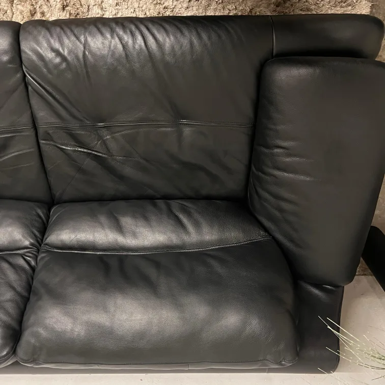 CJM leather sectional. L shaped sofa couch. Delivery image indicator(7)