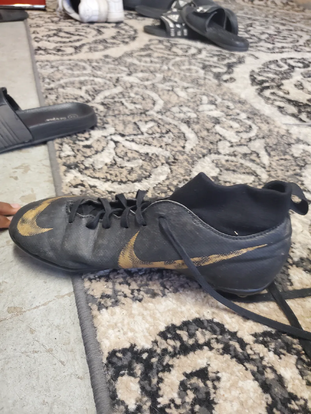 Nike Soccer Cleats - Size 6 image indicator(2)