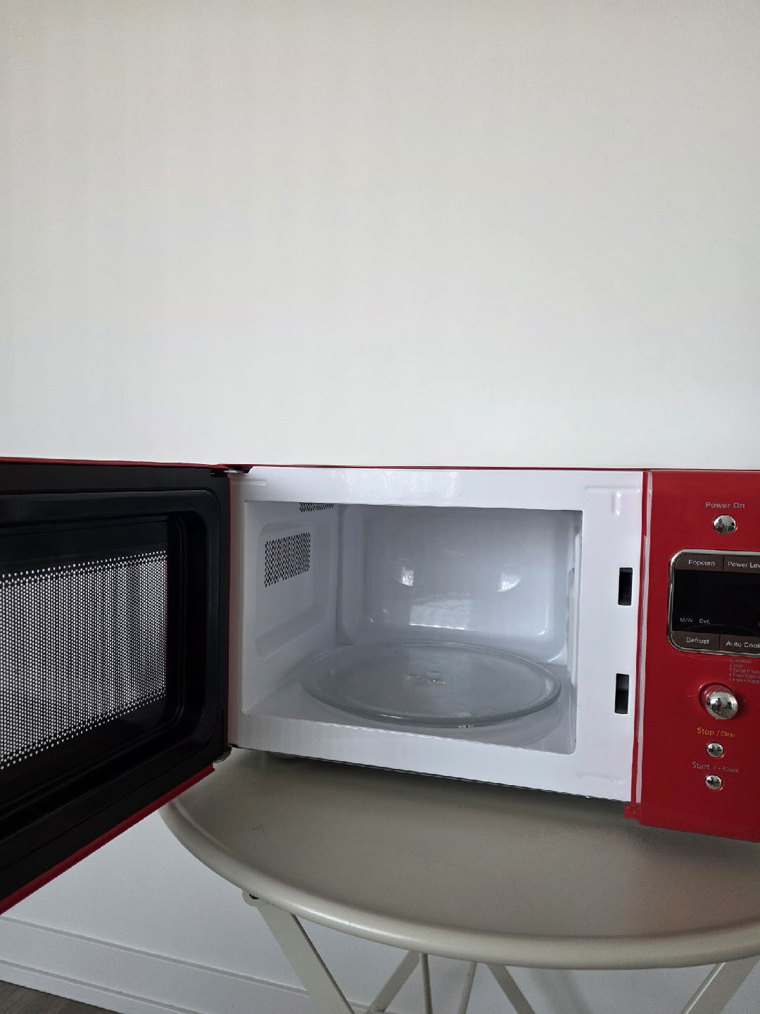 Stylish Retro Countertop Microwave Oven - Red - photo 4