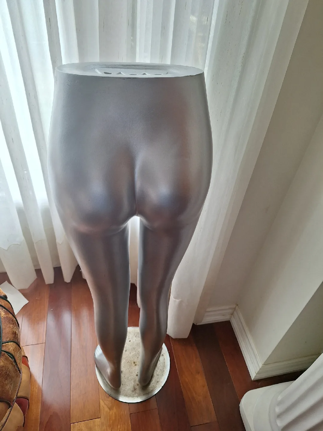 Female silver plastic leg form mannequin image indicator(2)
