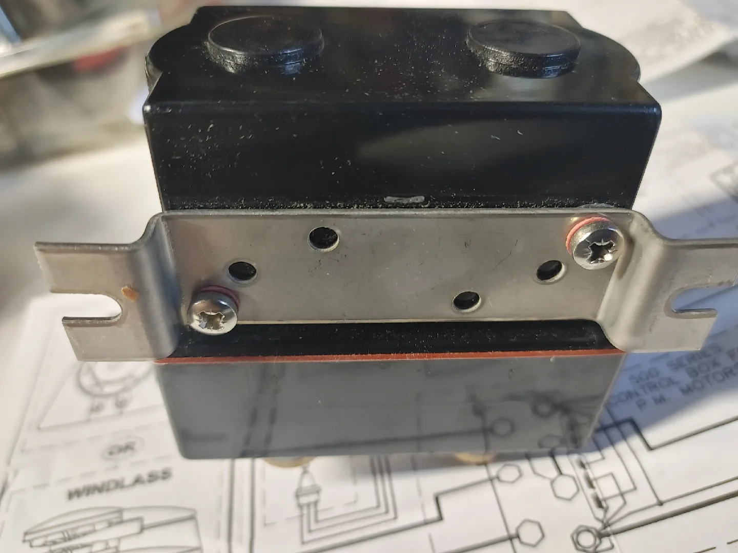 Lewmar 12V SW Windlass Control (Dual Direction) image indicator(5)