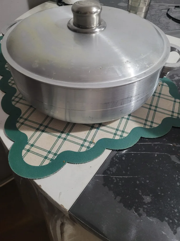 Cooking Pot with Lid thumbnail