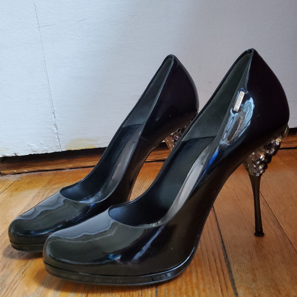 LORIBLU Bijoux Black Patent Leathet Stilettos - US 8.5