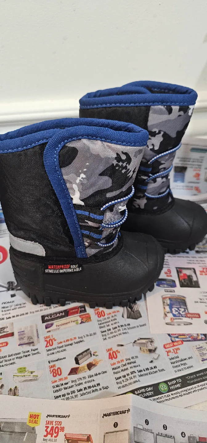 Kids' Winter Boots - Waterproof, Size 4 image indicator(4)