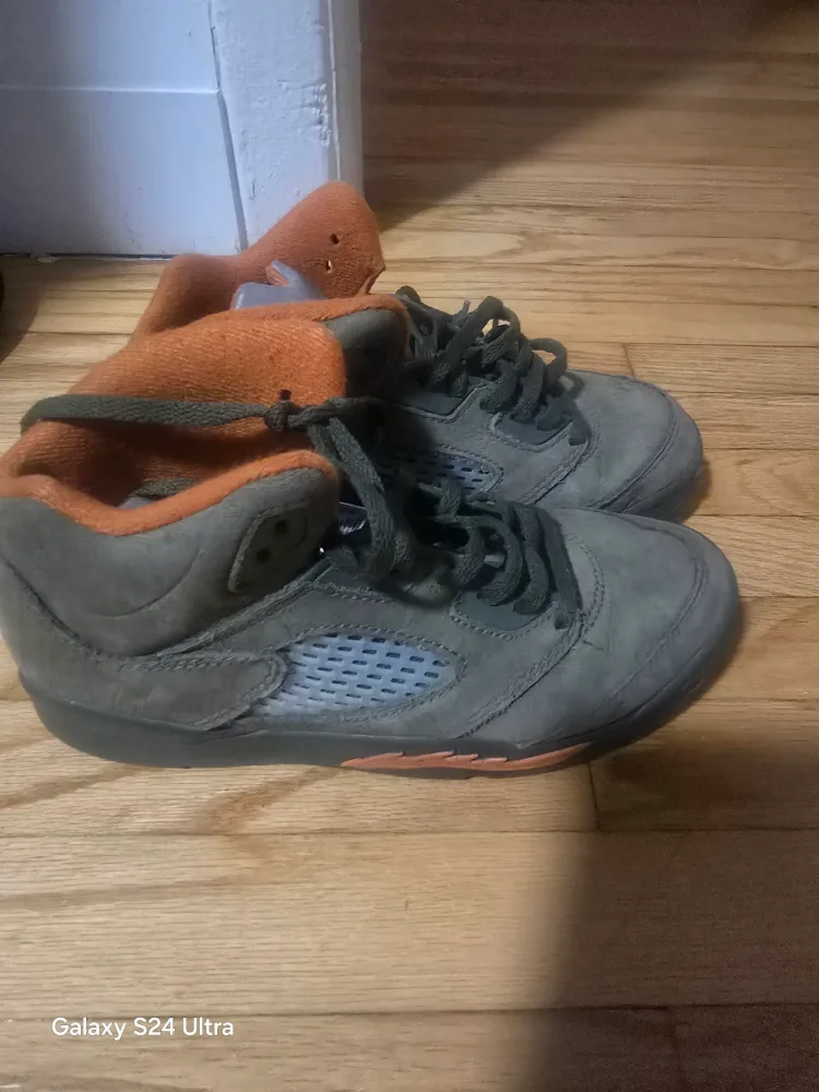 Jordan 5 Retro Olive Green thumbnail