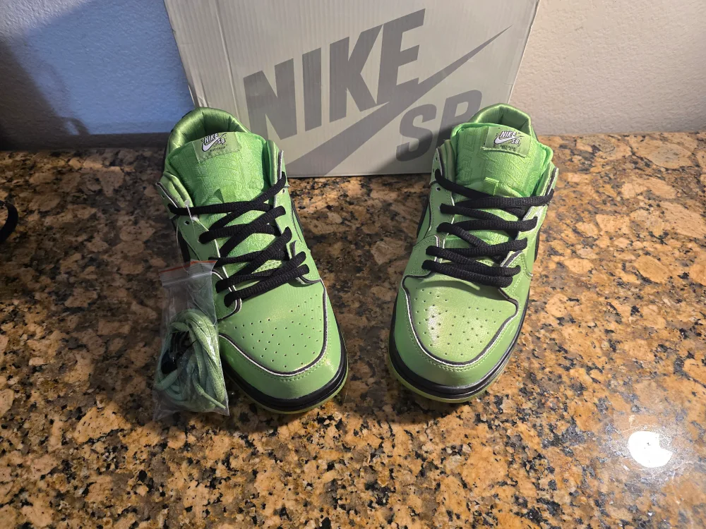 Nike SB Dunk Low Powerpuff Girls Buttercup Shoes thumbnail