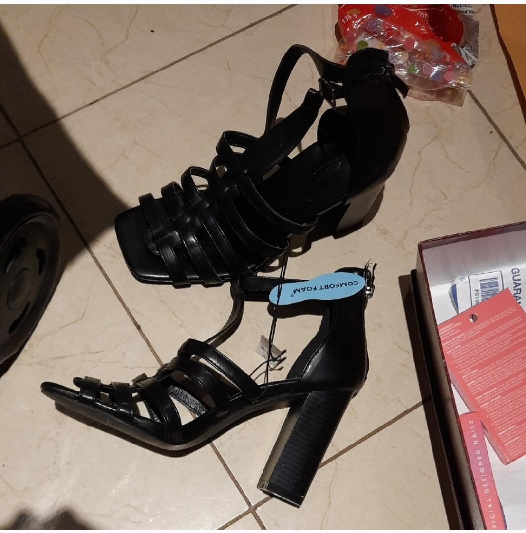 NWT SASSY Black High Heels back zip- Size 9