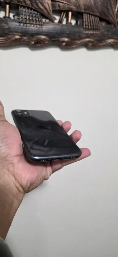 iPhone 11 - 128GB image indicator(6)