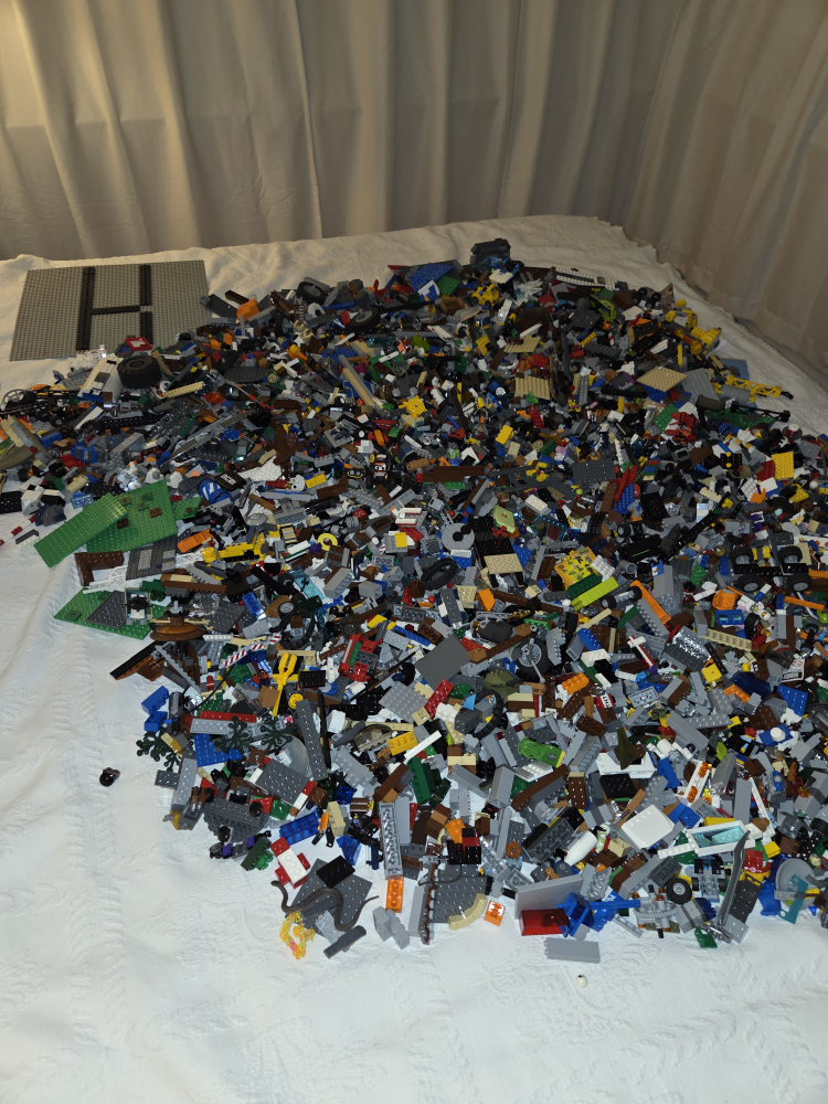 Large Lot of LEGO Bricks & Pieces