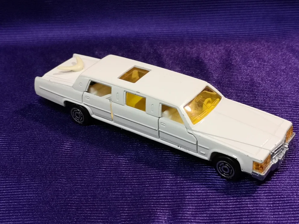 Majorette ~ Cadillac Limousine ~ White image indicator(5)