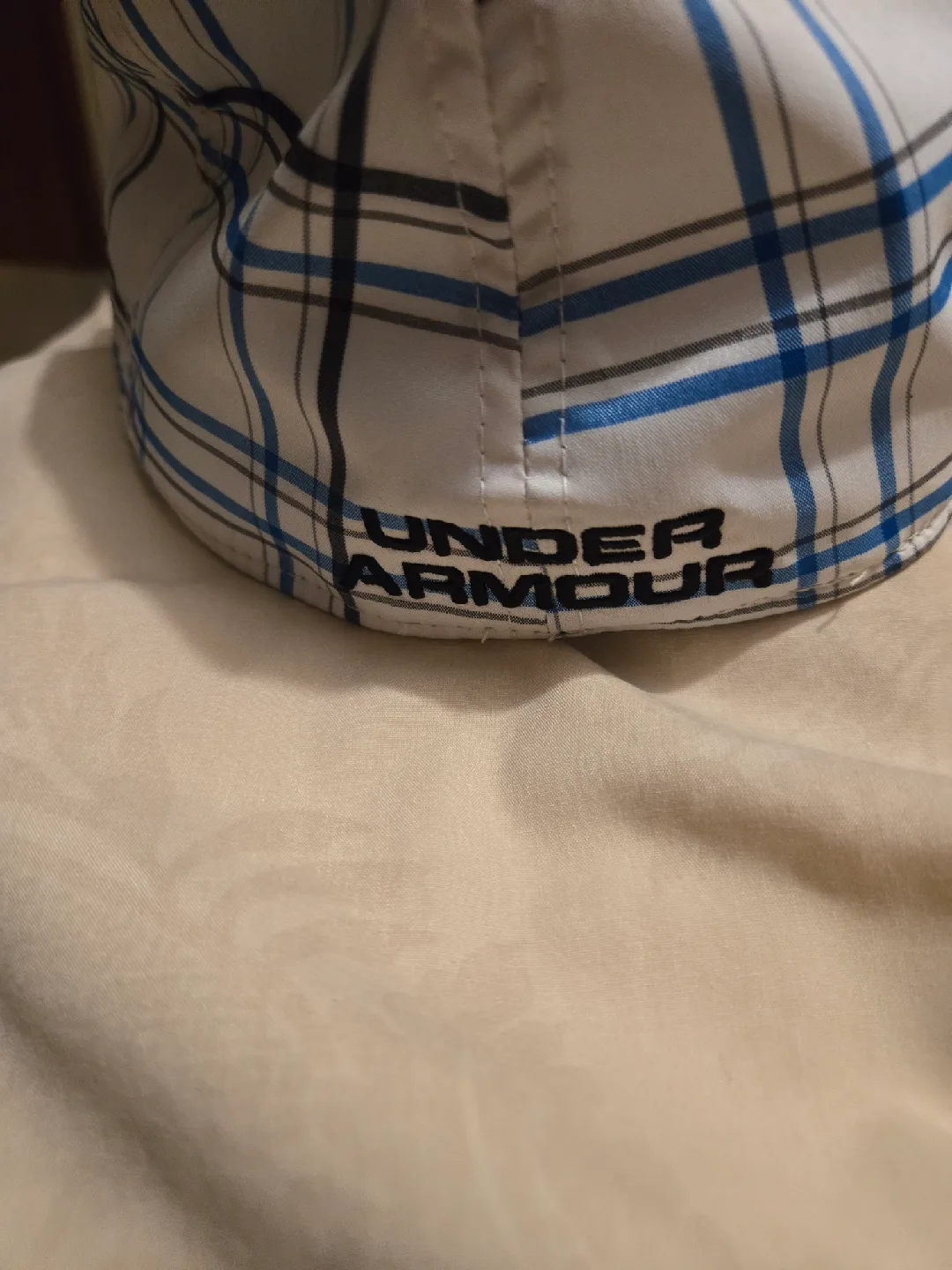 Under Armour Plaid Hat - Size LG/XL Freecycle # image indicator(2)