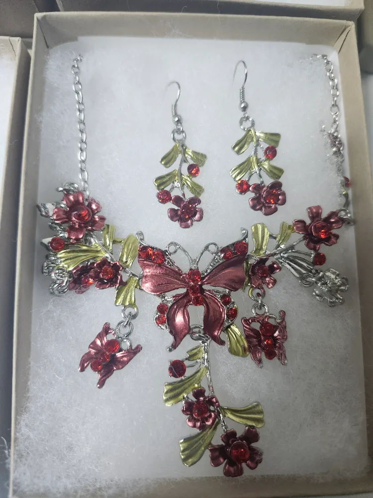 Necklace and Earrings Set image indicator(4)