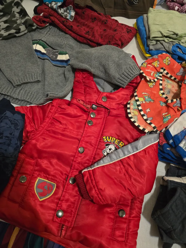 Mixed kids' clothing lot thumbnail