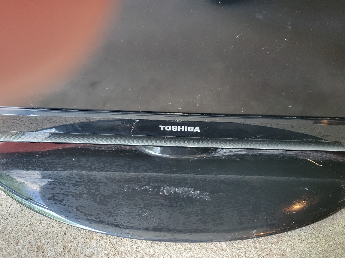 40" Toshiba HDMI TV with HDMI Cable / NO REMOTE - photo 2