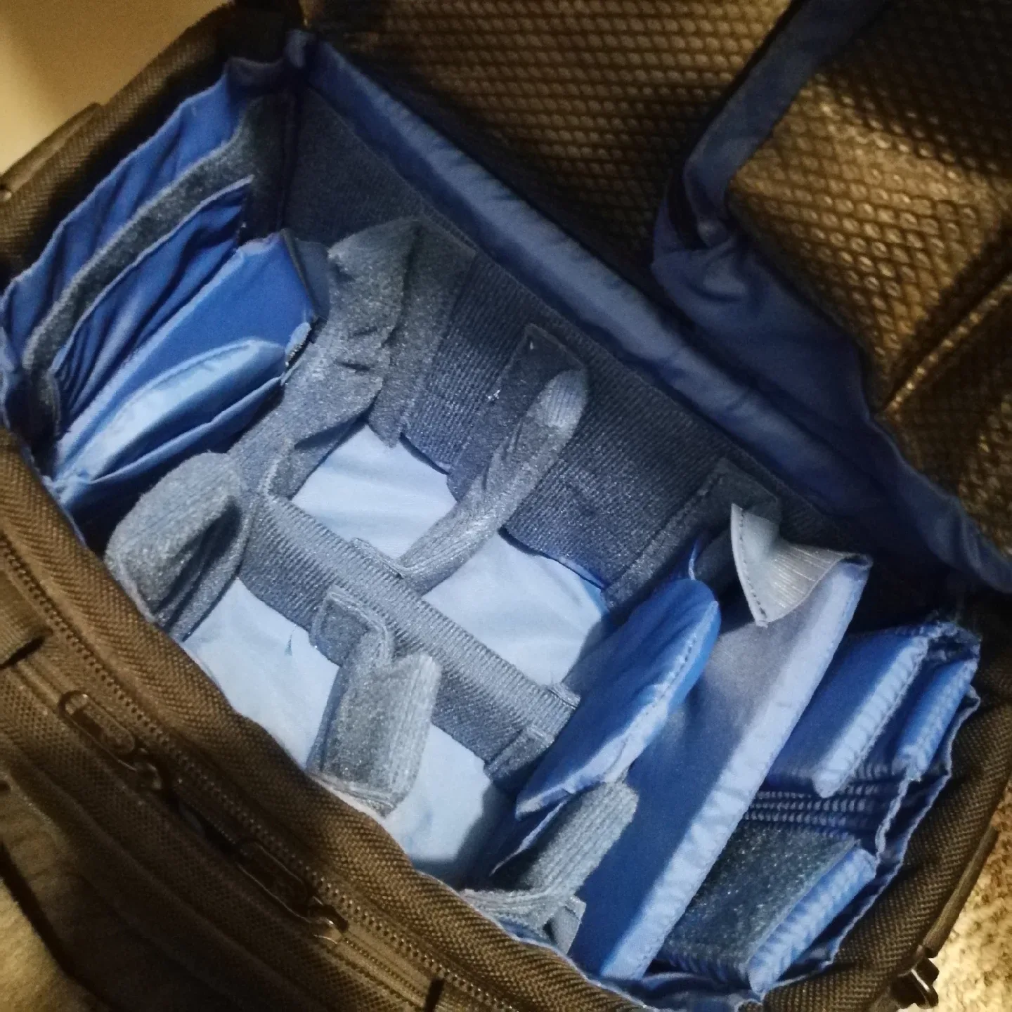 Lowepro Compact AW Camera Bag image indicator(4)