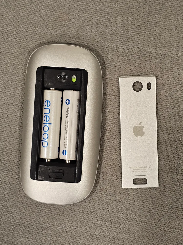 2 Apple Magic Mouse Ist Generation image indicator(3)
