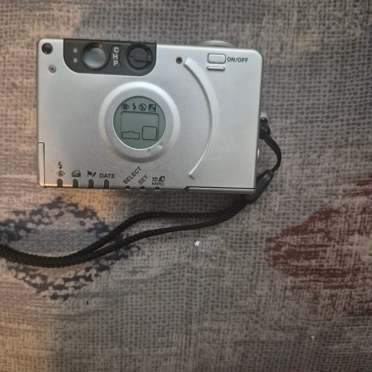 Canon ELPH 2 Camera 🥕- Great Condition image indicator(2)