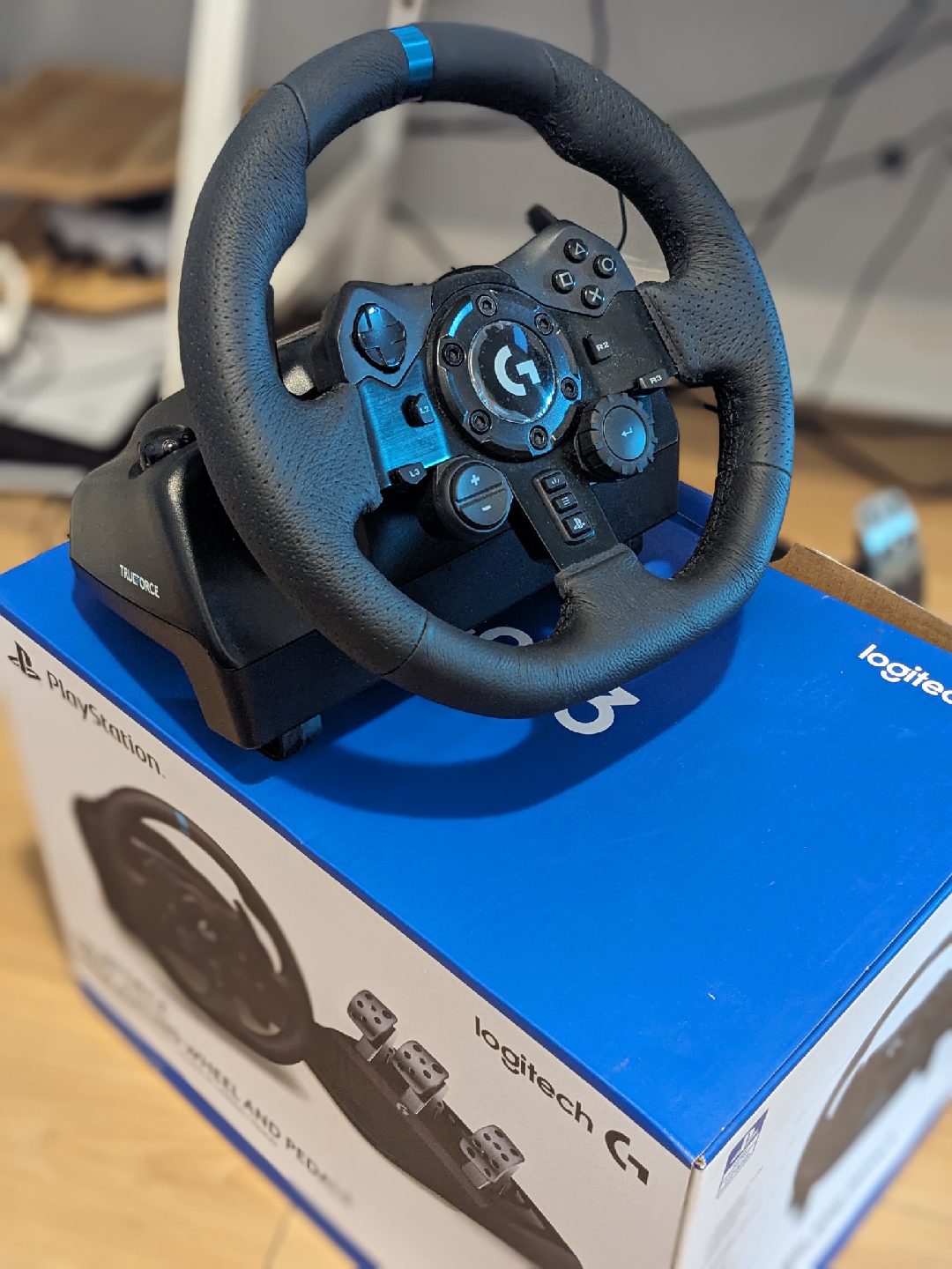 Logitech G923 Racing Wheel with Pedals - PlayStation - photo 3