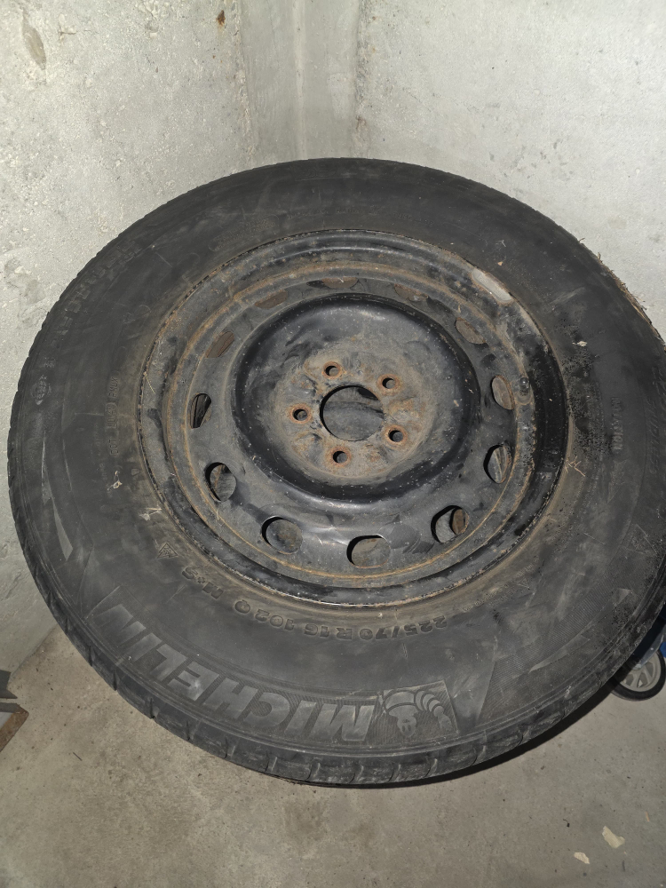 Michelin 225/70R16 Tire Set - photo 3