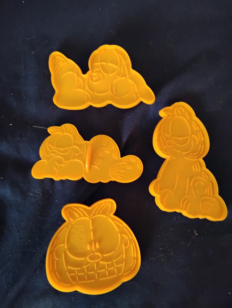 NEW! GARFIELD COOKIE CUTTERS