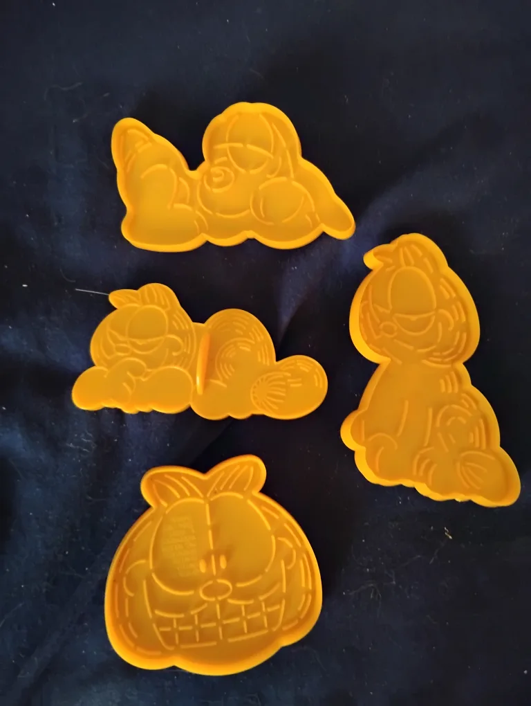 NEW! GARFIELD COOKIE CUTTERS thumbnail