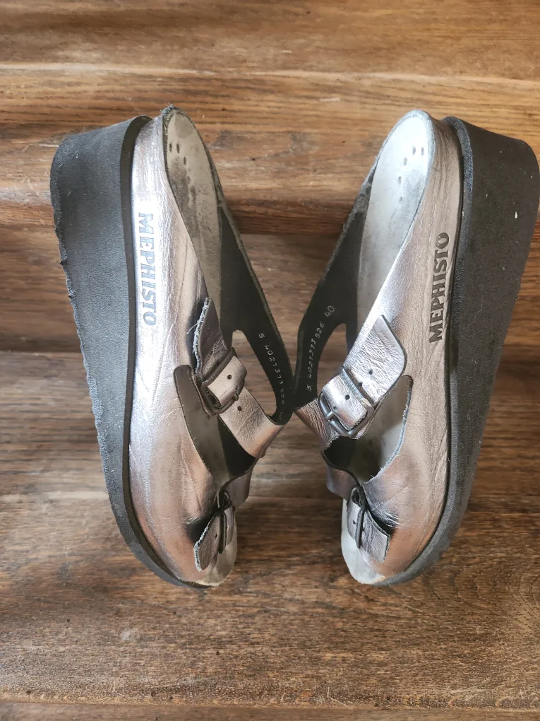 Mephisto Helen Metallic Leather Sandals Size 40 image indicator(2)